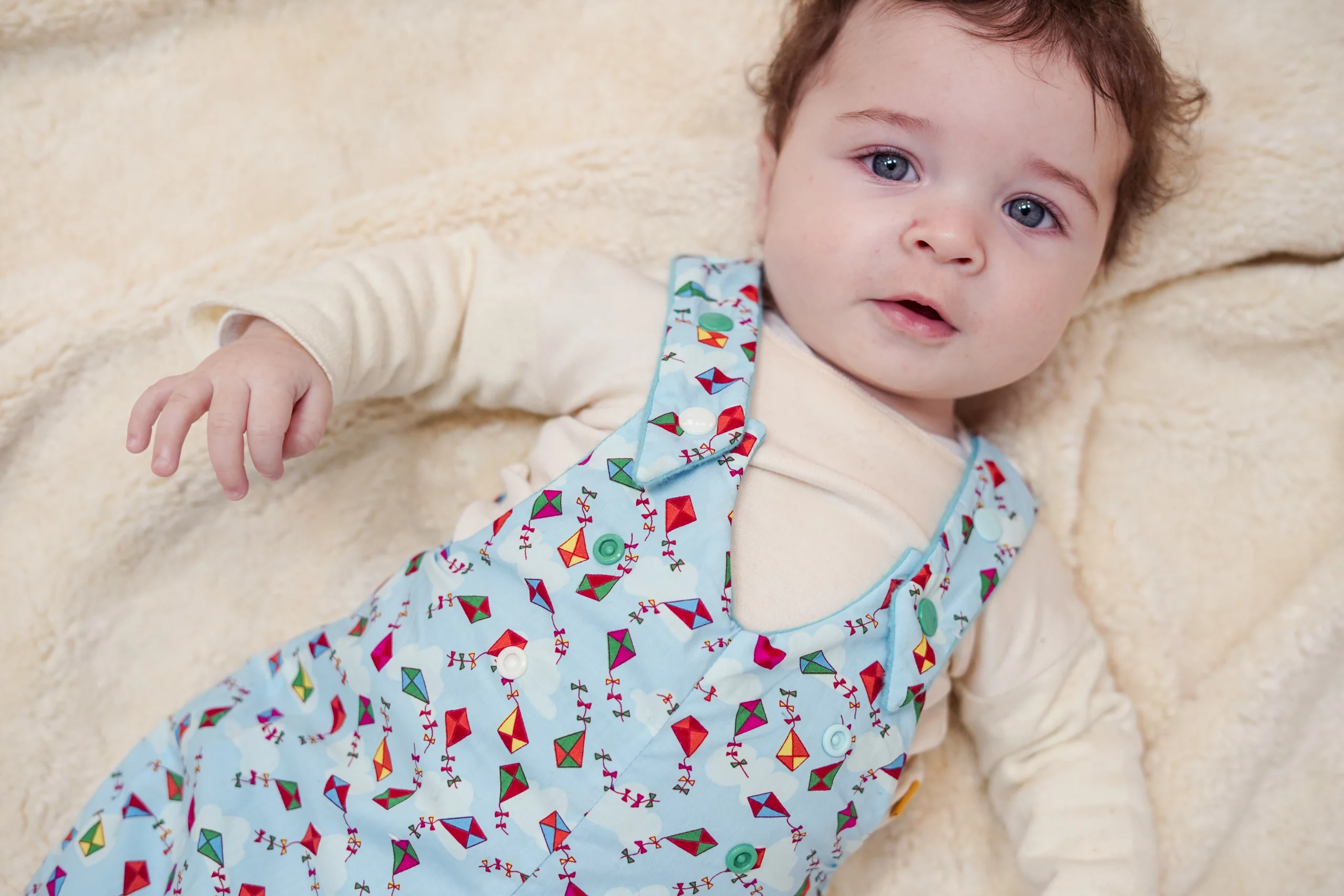 Vêtements évolutifs pour bébé : Une solution écologique et économique